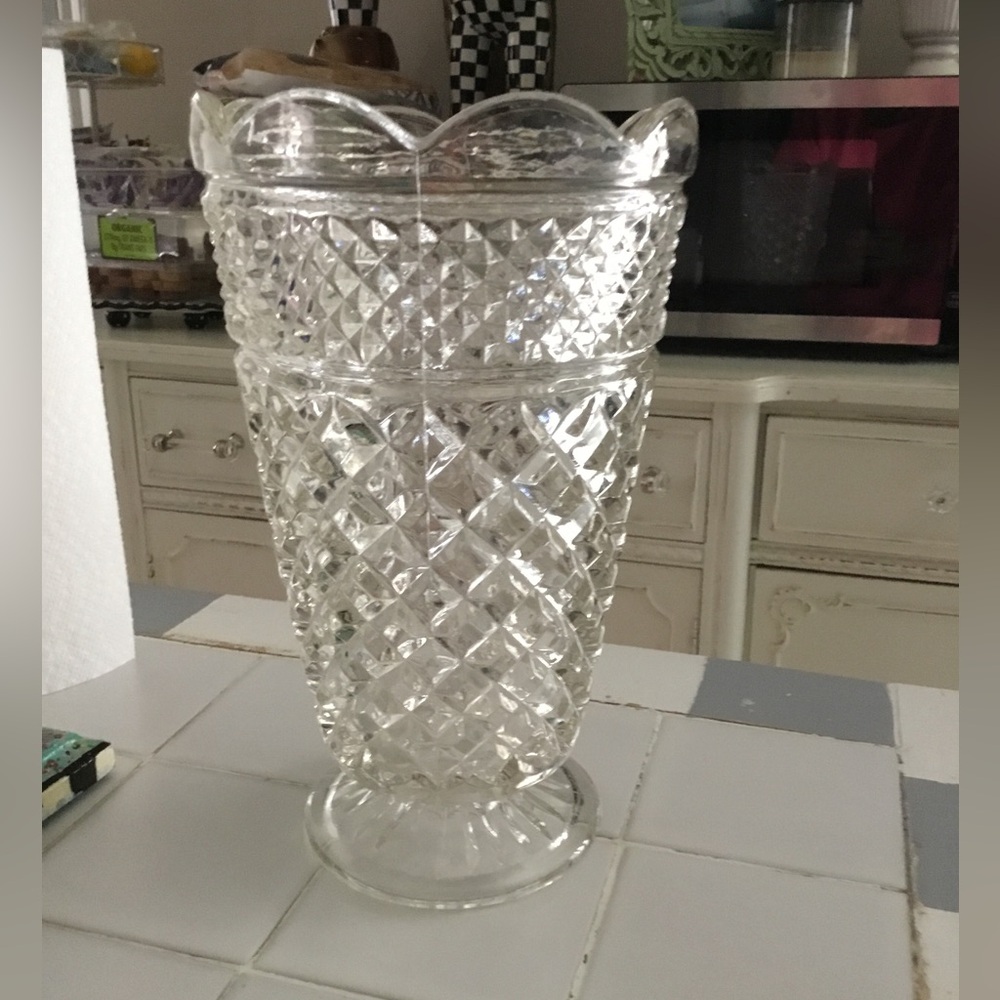 Vintage Anchor Hocking Wexford Vase EUC